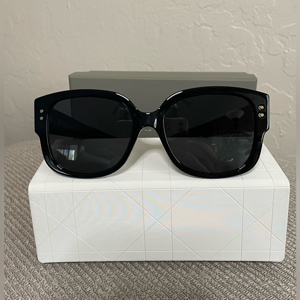 🎉HP🎉New! Dior Lady Dior Studs 54MM Black/Gold Sunglasses✨ Case, Box & Cloth - Picture 7 of 16
